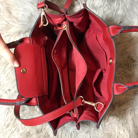 Red Accessory Premium Bag - Picture 3 of 3